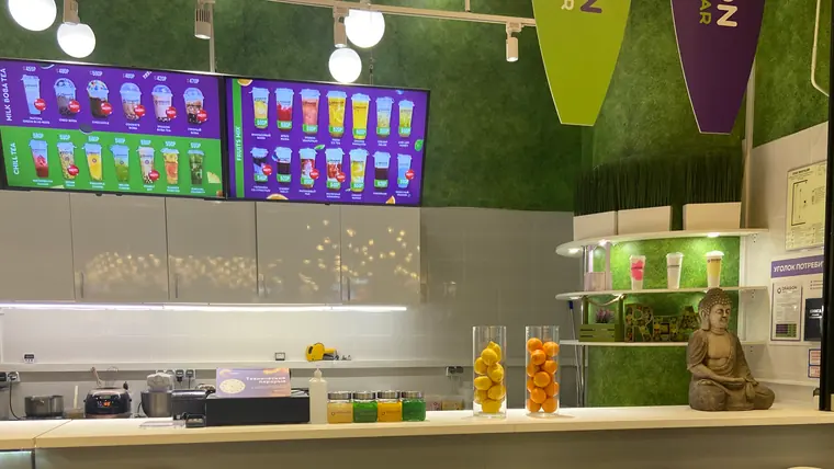 Менюборд крупно: обновлённое меню с категориями Milk Boba Tea, Chill Tea, Fruits Mix.